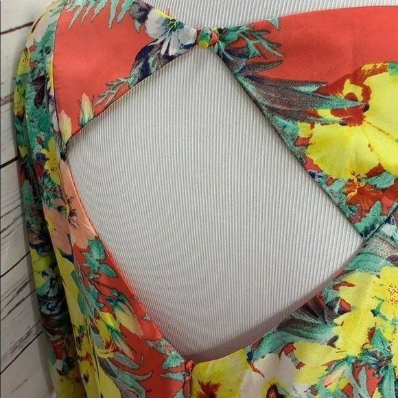 Bisou‎ Bisou Split Sleeve Open Back Medium Dress - Picture 10 of 10